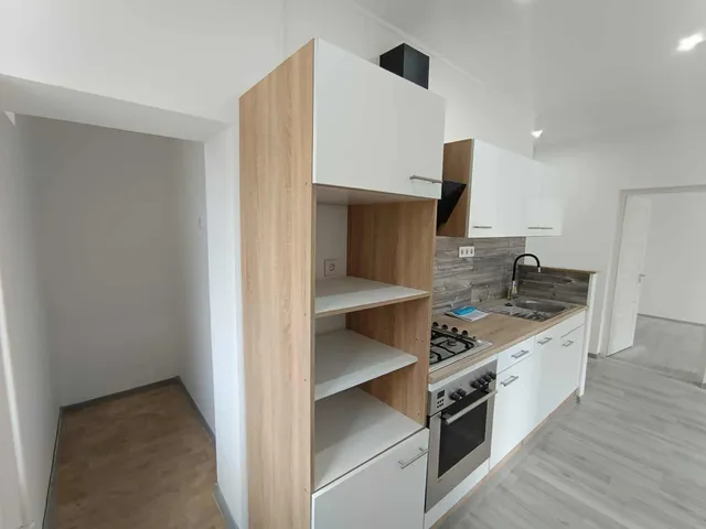 Eladó lakás Komló, Kökönyös, Petőfi tér 5 49 nm