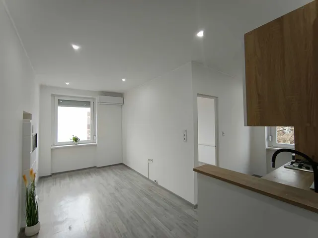 Eladó lakás Komló, Kökönyös, Petőfi tér 5 49 nm