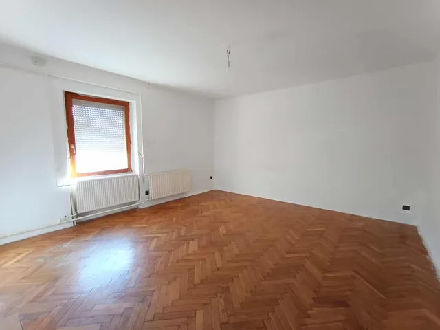 Eladó lakás Komló, Kökönyös 63 nm