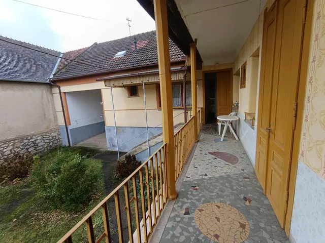 Eladó ház Komló, Mecsekfalu, Irinyi 150 nm