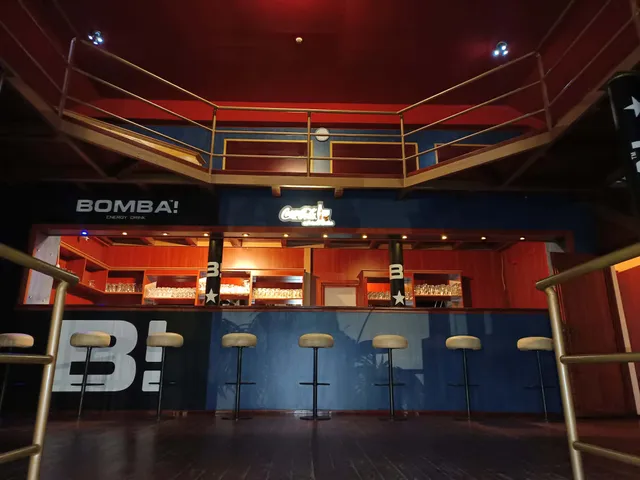 Eladó kereskedelmi és ipari ingatlan Komló, Kossuth Lajos utca 113. 1090 nm