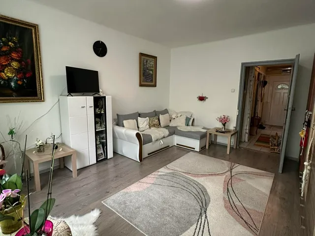 Eladó lakás Komló, Gesztenyés, Hóvirág utca  57 nm