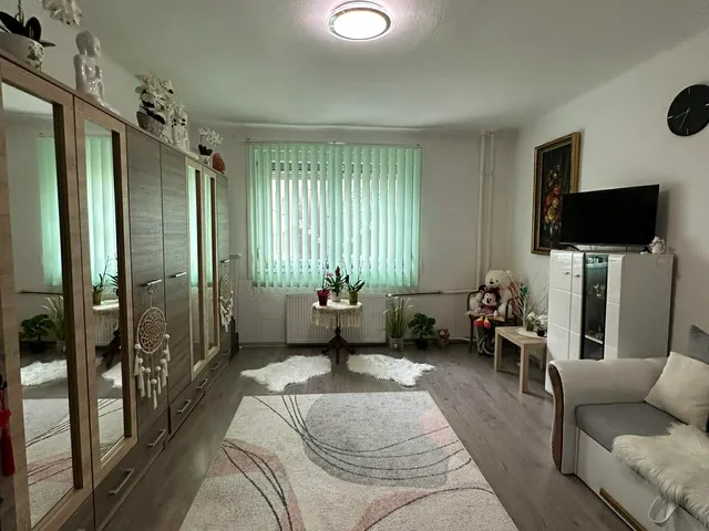 Eladó lakás Komló, Gesztenyés, Hóvirág utca  57 nm