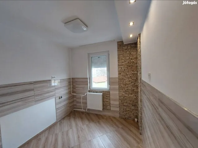 Eladó lakás Komló, Körtvélyes 52 nm