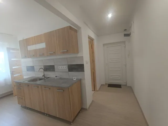 Kiadó lakás Komló 41 nm