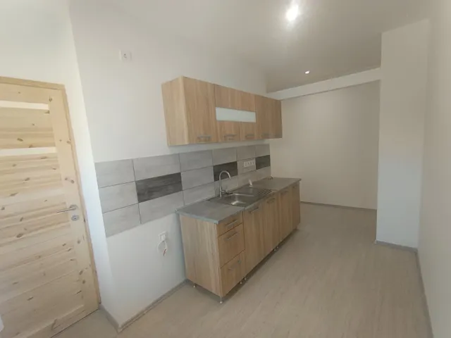 Kiadó lakás Komló, Eötvös Lóránt utca 41 nm