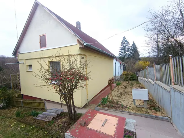 Eladó üdülő és hétvégi ház Komló, Sikonda, Sikondai út 30. 49 nm