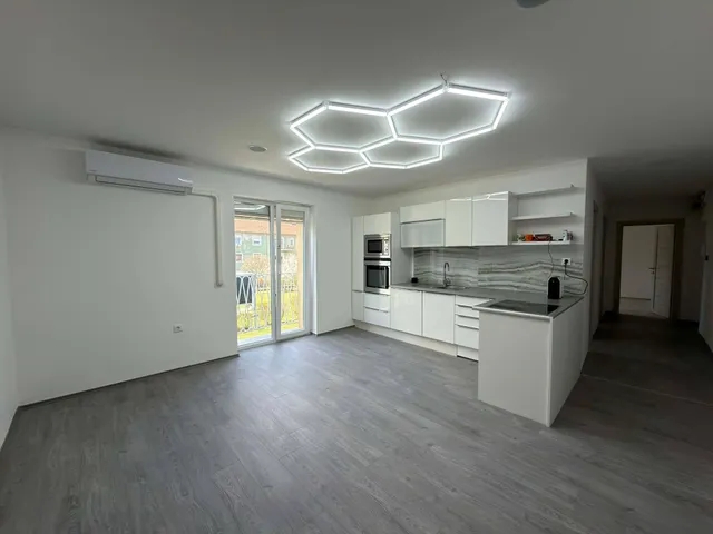 Eladó lakás Komló, Kökönyös 64 nm