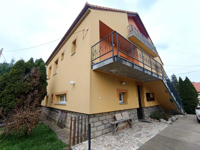 Eladó ház Pécs, Rigóder, Bittner Alajos utca 68 180 nm