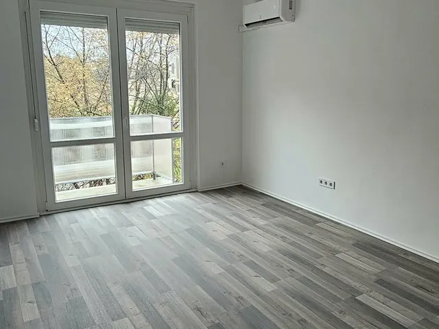 Eladó lakás Komló, Kenderföld 34 nm