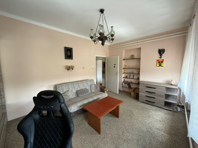 Eladó lakás Komló, Kökönyös, Petőfi tér 4. 49 nm