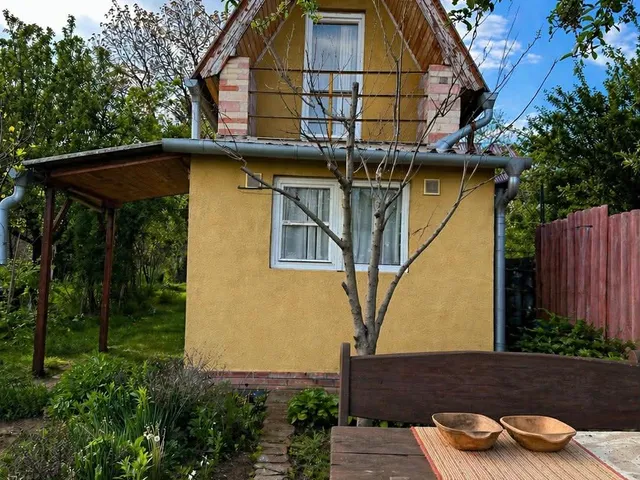 Eladó nyaraló Komló, Temető dűlő 40 nm