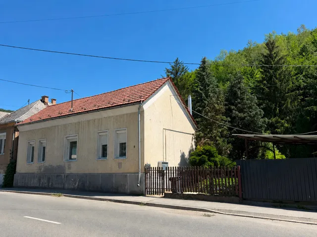 Eladó ház Komló, Kakastelep 96 nm
