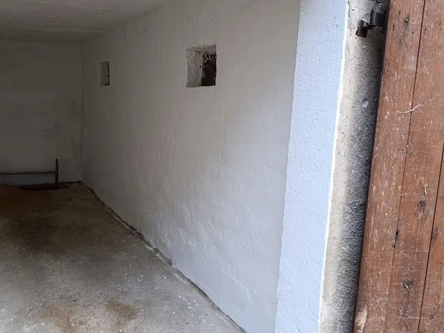 Eladó garázs Komló, Majális tér 14 nm