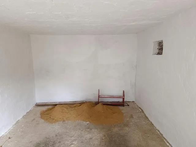 Eladó garázs Komló, Majális tér 14 nm