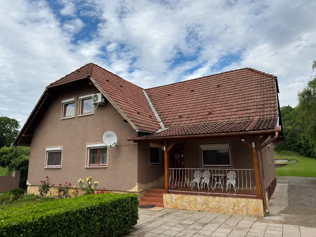Eladó ház Pécs, Újhegy 173 nm