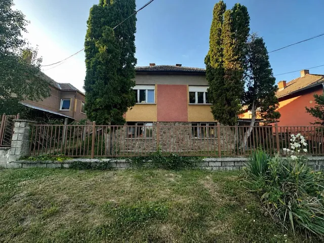 Eladó ház Komló, Dávidföld 120 nm