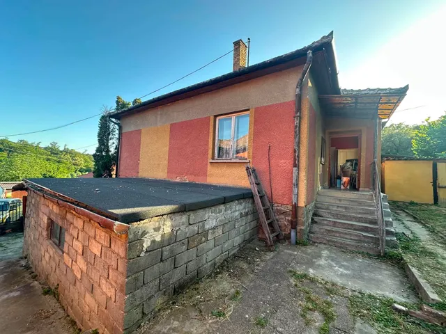 Eladó ház Komló, Dávidföld, Gárdonyi Géza utca 6. 120 nm