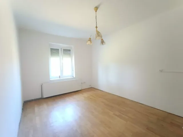 Kiadó lakás Komló, Kenderföld, Arany János utca 9 35 nm
