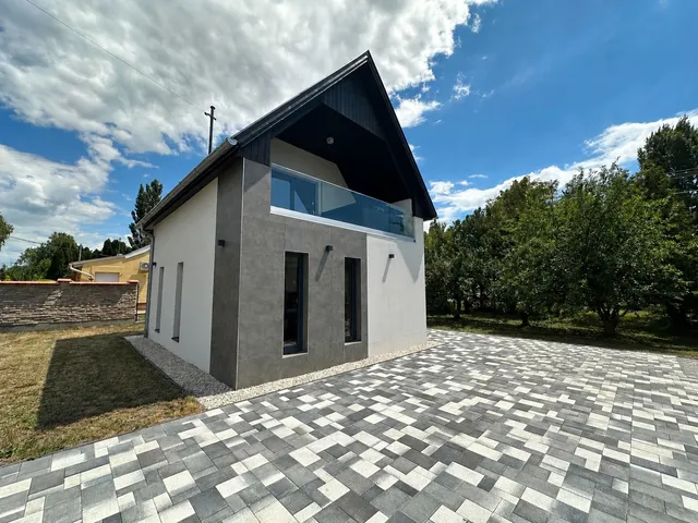 Eladó nyaraló Balatonfenyves 70 nm