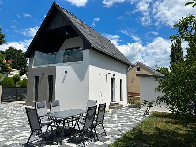 Eladó nyaraló Balatonfenyves, Egri utca 70 nm