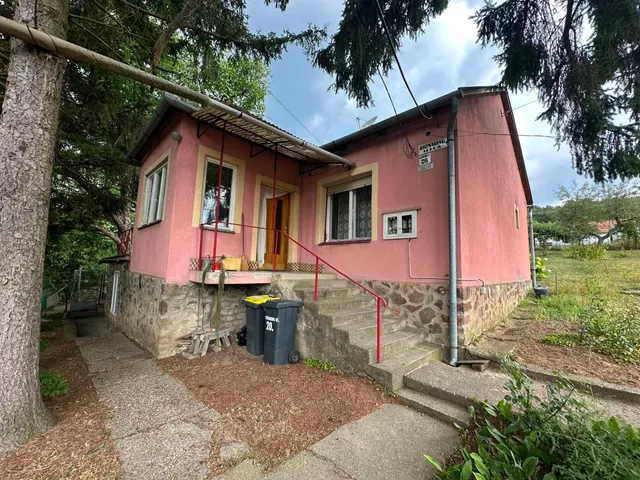 Eladó ház Komló, Gesztenyés, Rozmaring utca 20. 80 nm