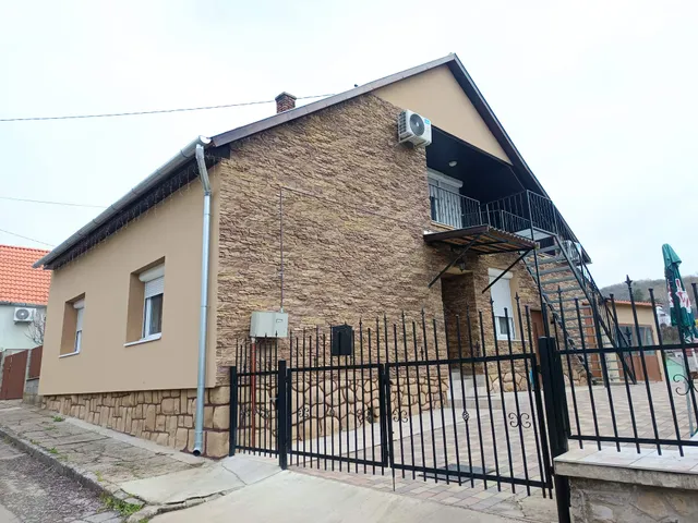 Eladó ház Pécs, Szabolcsfalu 130 nm