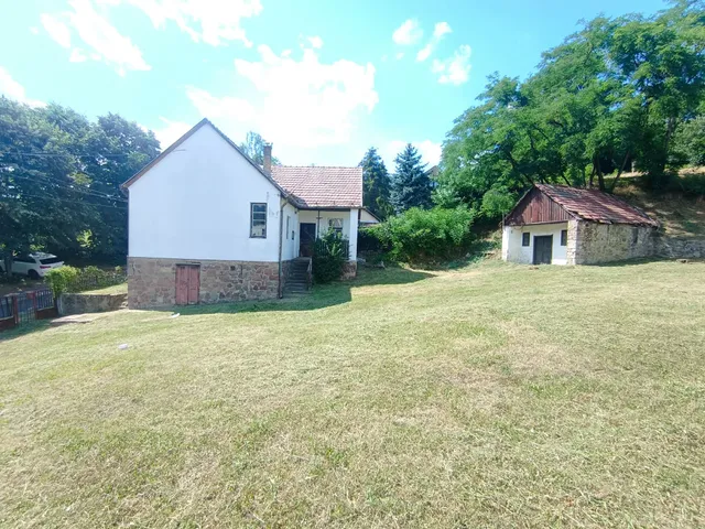 Eladó ház Komló, Dózsa György utca 2. 80 nm