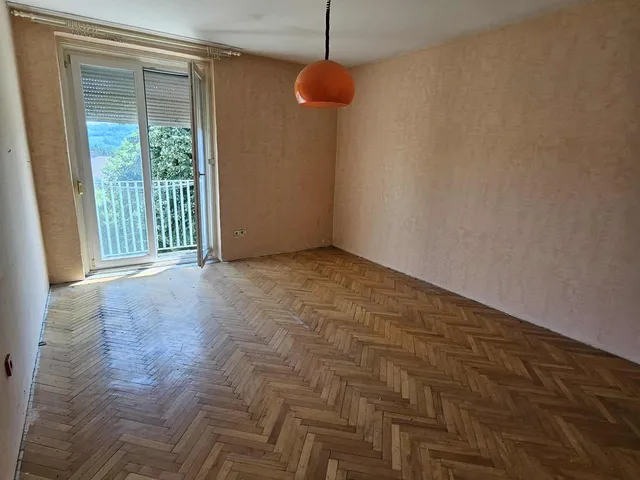 Eladó lakás Komló, Kenderföld 54 nm
