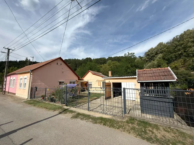 Eladó ház Komló, Engel Adolf utca 47. 55 nm