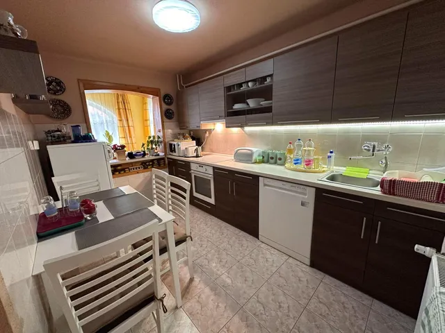Eladó ház Komló, Dávidföld, Kodály Zoltán utca 160 nm