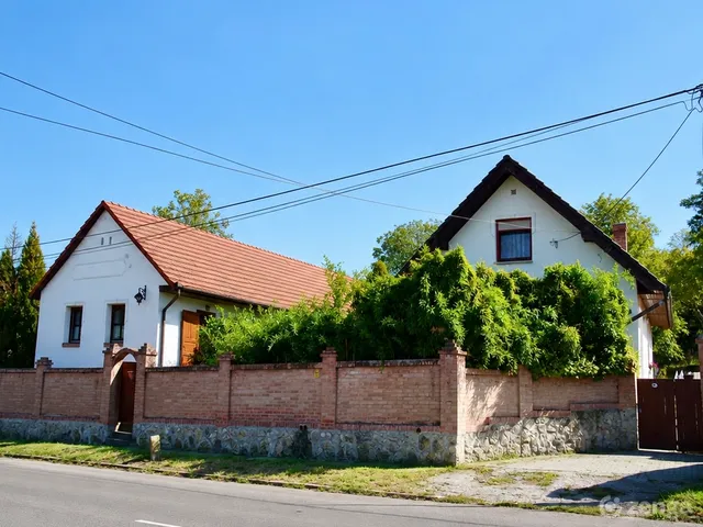 Eladó kereskedelmi és ipari ingatlan Pócsa, Petőfi utca 200 nm