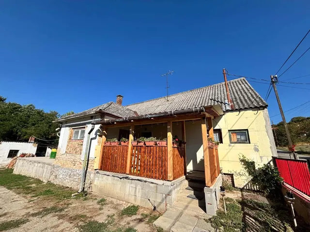 Eladó ház Alsómocsolád 130 nm
