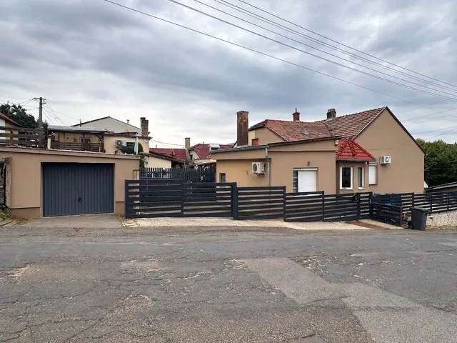 Eladó ház Komló, Újtelep 85 nm