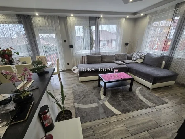 Eladó ház Pécel 172 nm