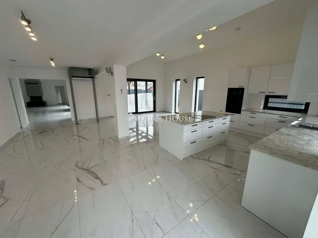 Eladó ház Vecsés 242 nm