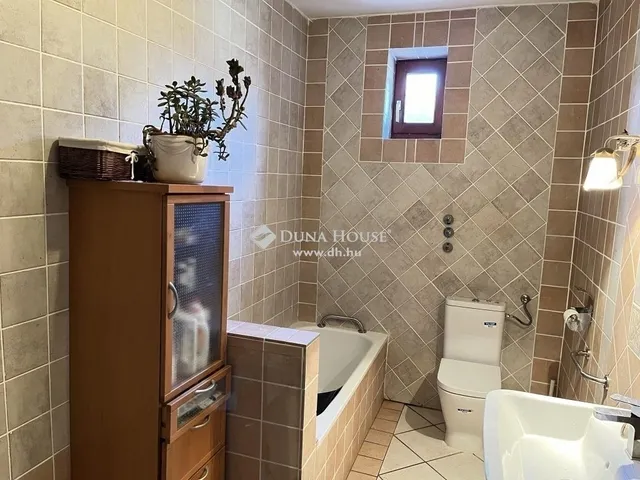 Eladó ház Telki 300 nm