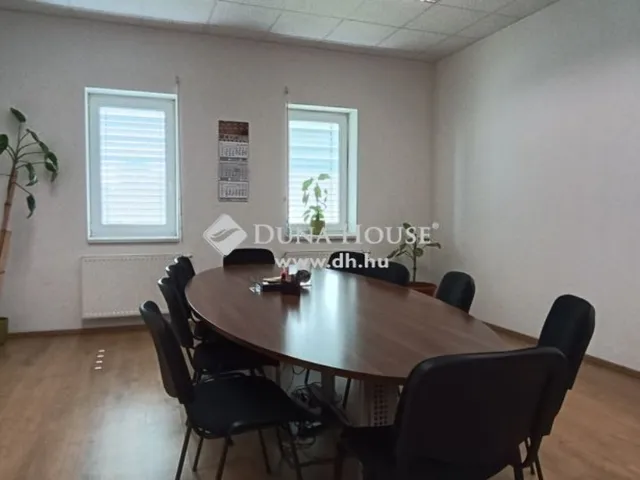Kiadó kereskedelmi és ipari ingatlan Veresegyház 7627 nm
