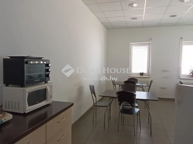 Kiadó kereskedelmi és ipari ingatlan Veresegyház 7627 nm