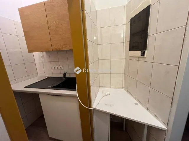 Eladó kereskedelmi és ipari ingatlan Budapest III. kerület, Óbuda 60 nm