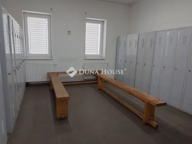 Eladó kereskedelmi és ipari ingatlan Veresegyház 2086 nm