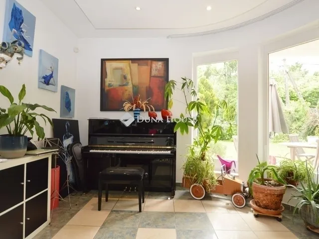 Eladó ház Budapest II. kerület, Budaliget 386 nm