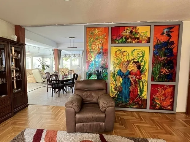 Eladó ház Budapest II. kerület, Széphalom 360 nm