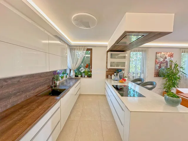 Eladó ház Szentendre, Pismány 291 nm