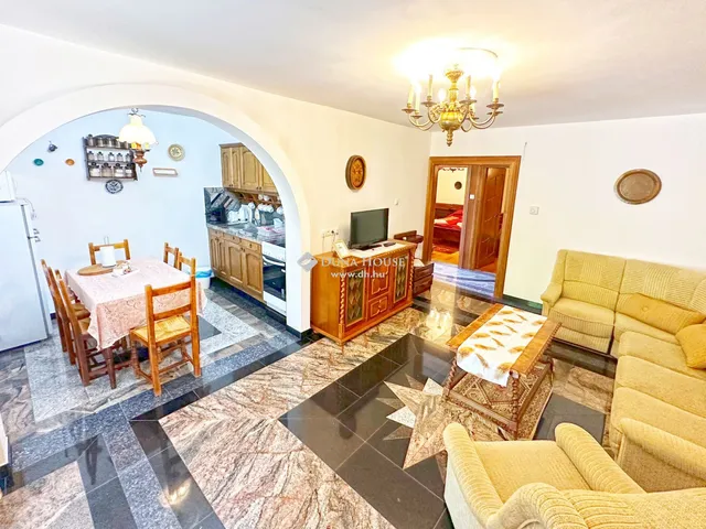 Eladó ház Szántód 195 nm