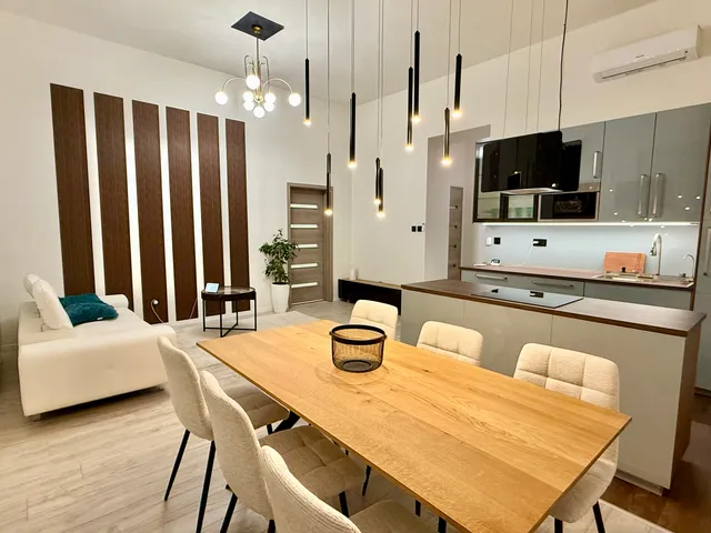 Eladó lakás Budapest VI. kerület, Nagykörúton kívüli terület 70 nm