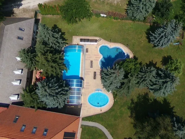 Eladó kereskedelmi és ipari ingatlan Göd, Alsógöd 2155 nm