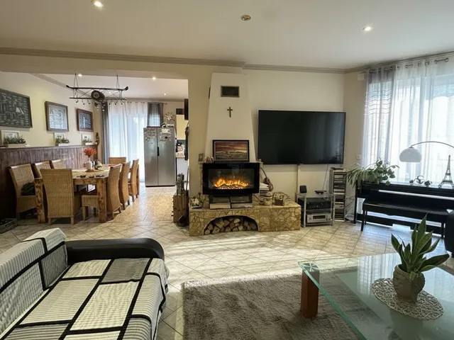 Eladó ház Sárszentmihály 280 nm