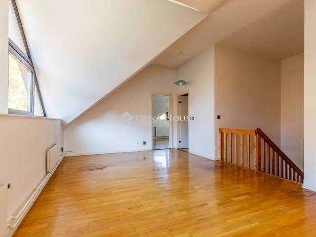 Eladó ház Budapest II. kerület, Pálvölgy 210 nm