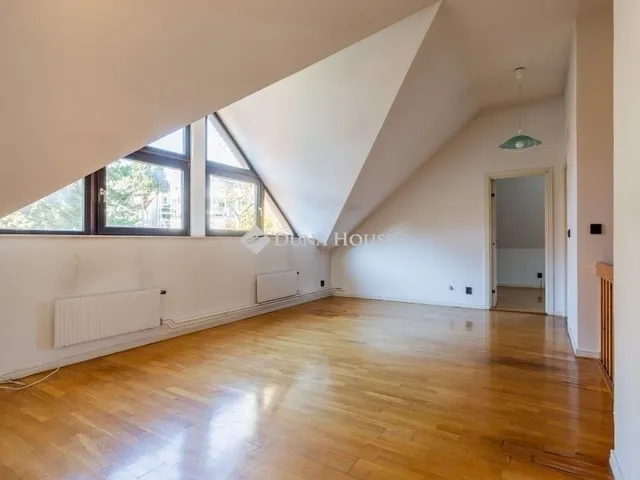 Eladó ház Budapest II. kerület, Pálvölgy 210 nm